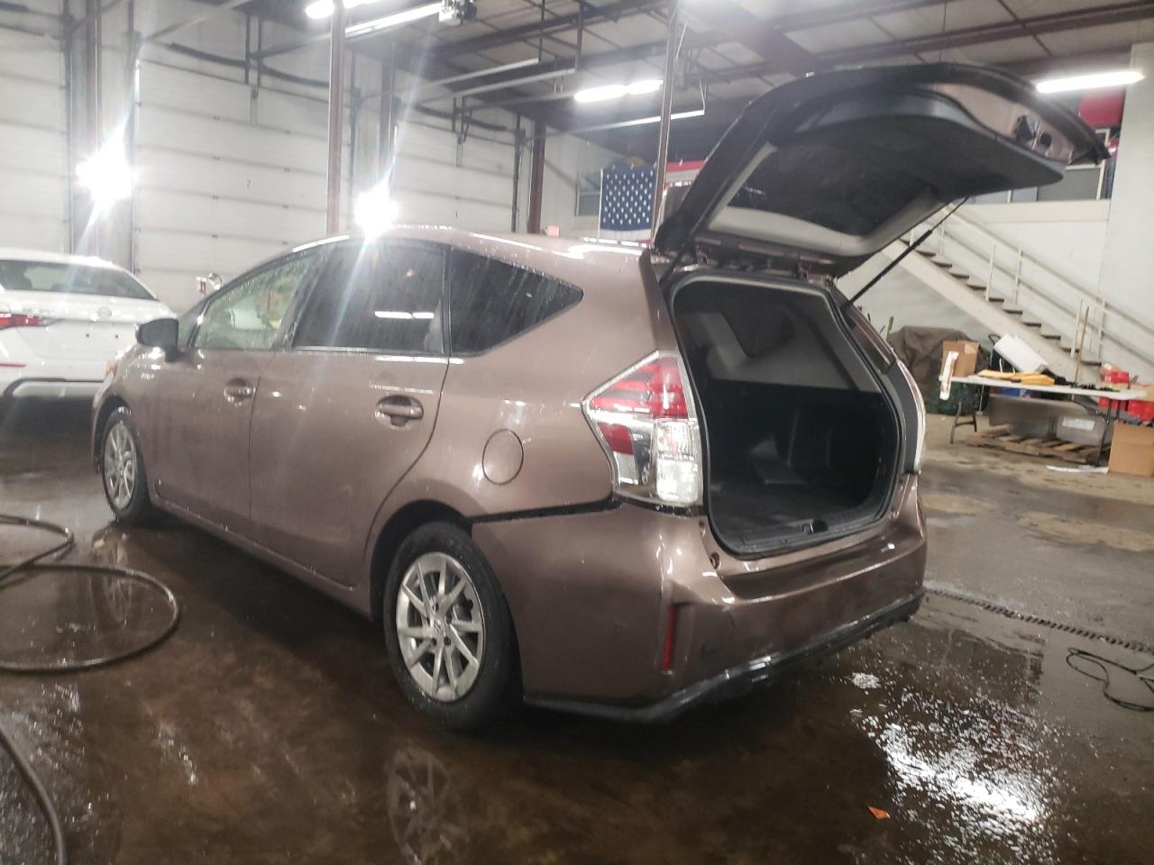 2017 Toyota Prius - Image 2