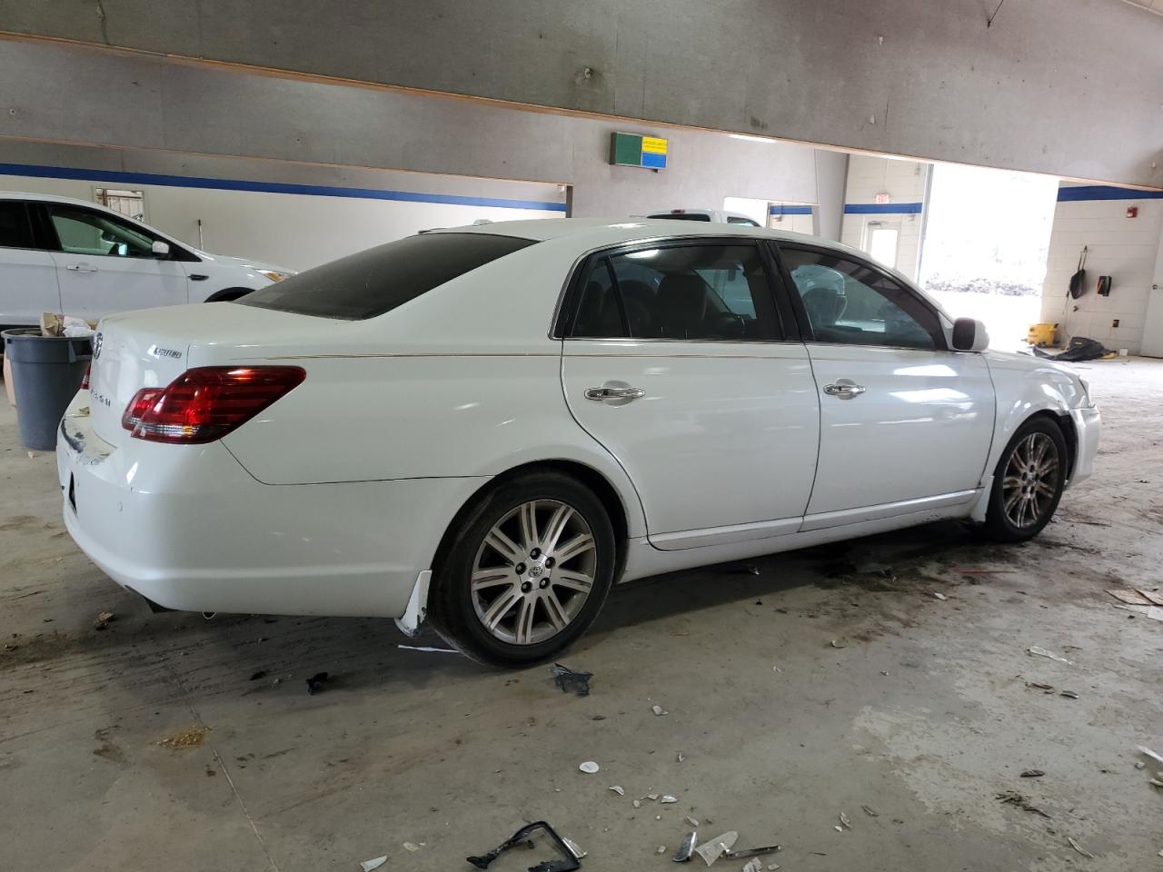 2009 Toyota Avalon - Image 3