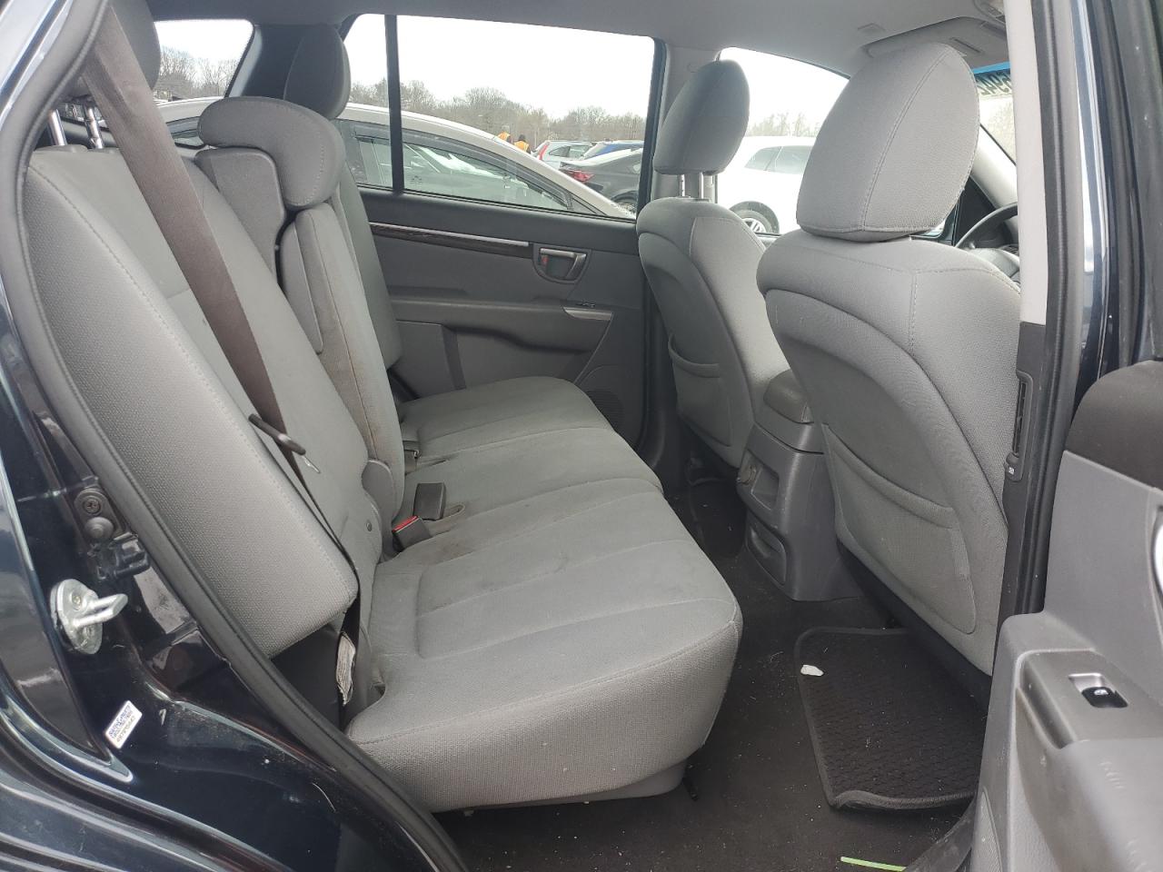 2012 Hyundai Santa Fe - Image 11