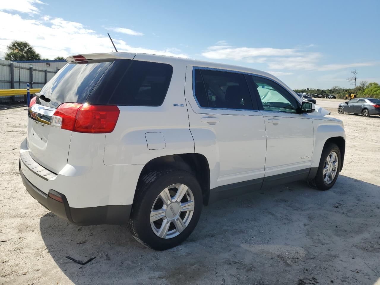 2015 GMC Terrain - Image 3