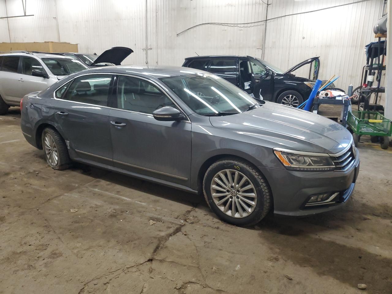 2016 Volkswagen Passat - Image 4