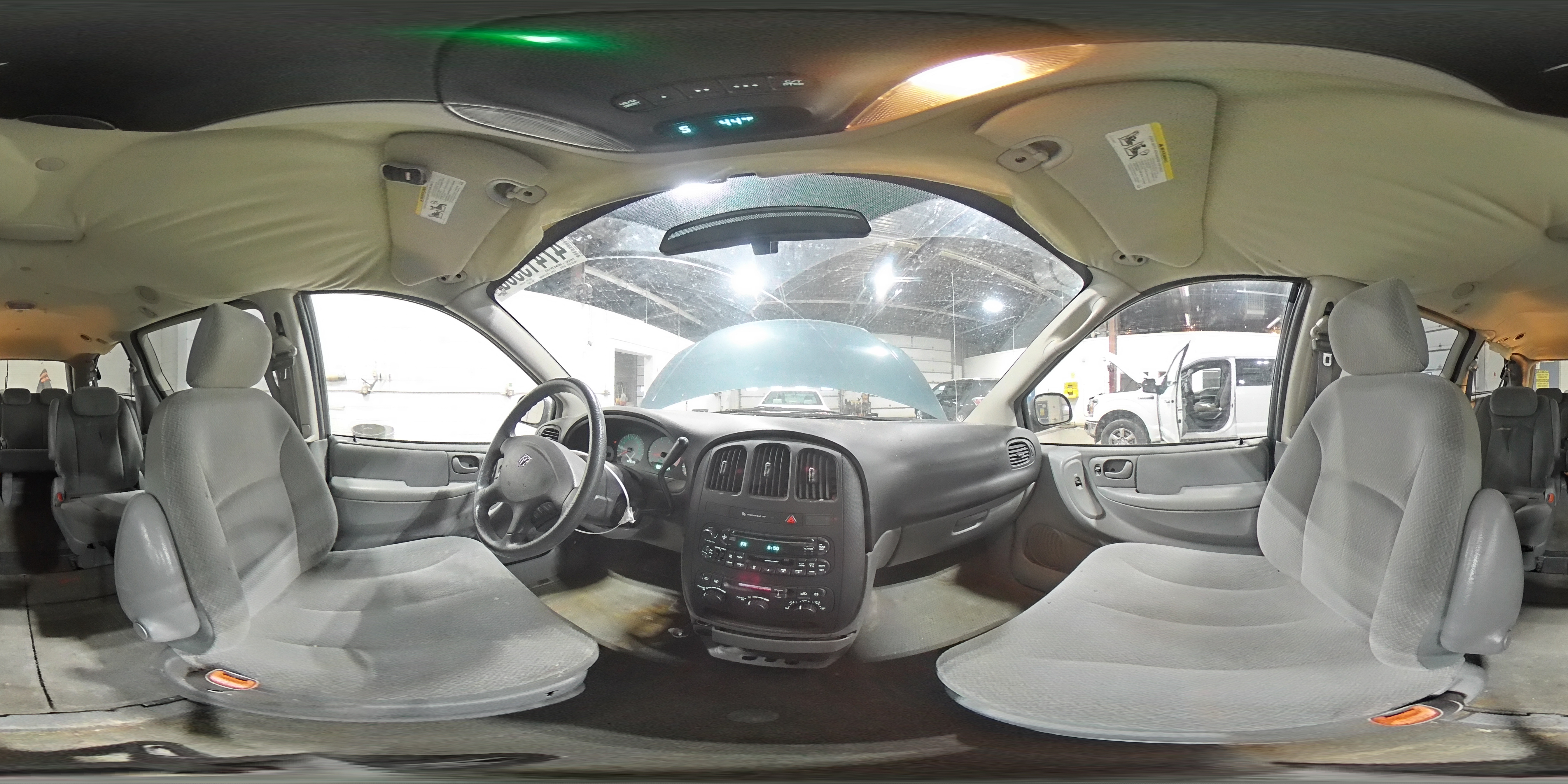 2005 Dodge Caravan - Image 14