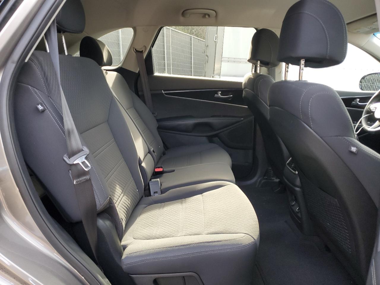 2017 Kia Sorento - Image 11