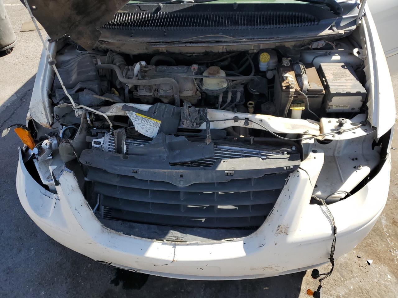 2005 Chrysler Town & Country Touring VIN: 2C4GP54L15R395377 Lot: 47405685