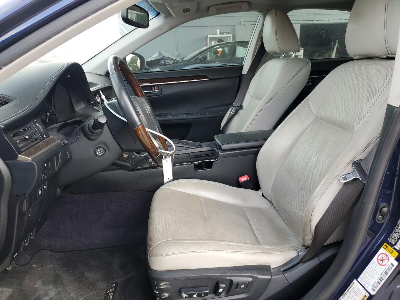 2014 Lexus ES - Image 7