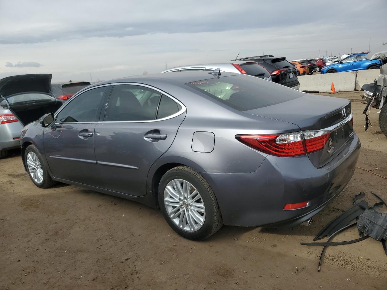 2014 Lexus ES - Image 2