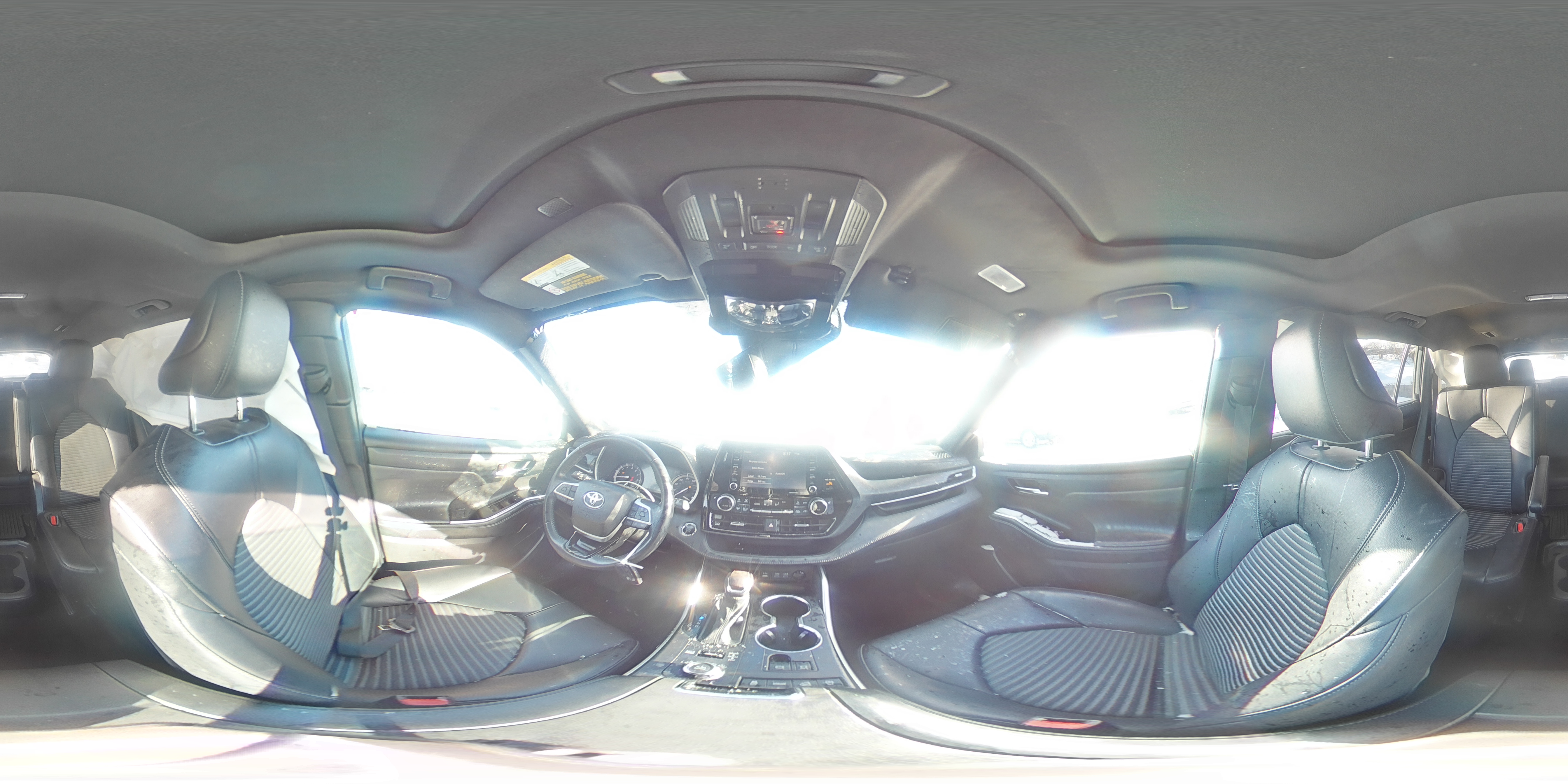2022 Toyota Highlander - Image 14