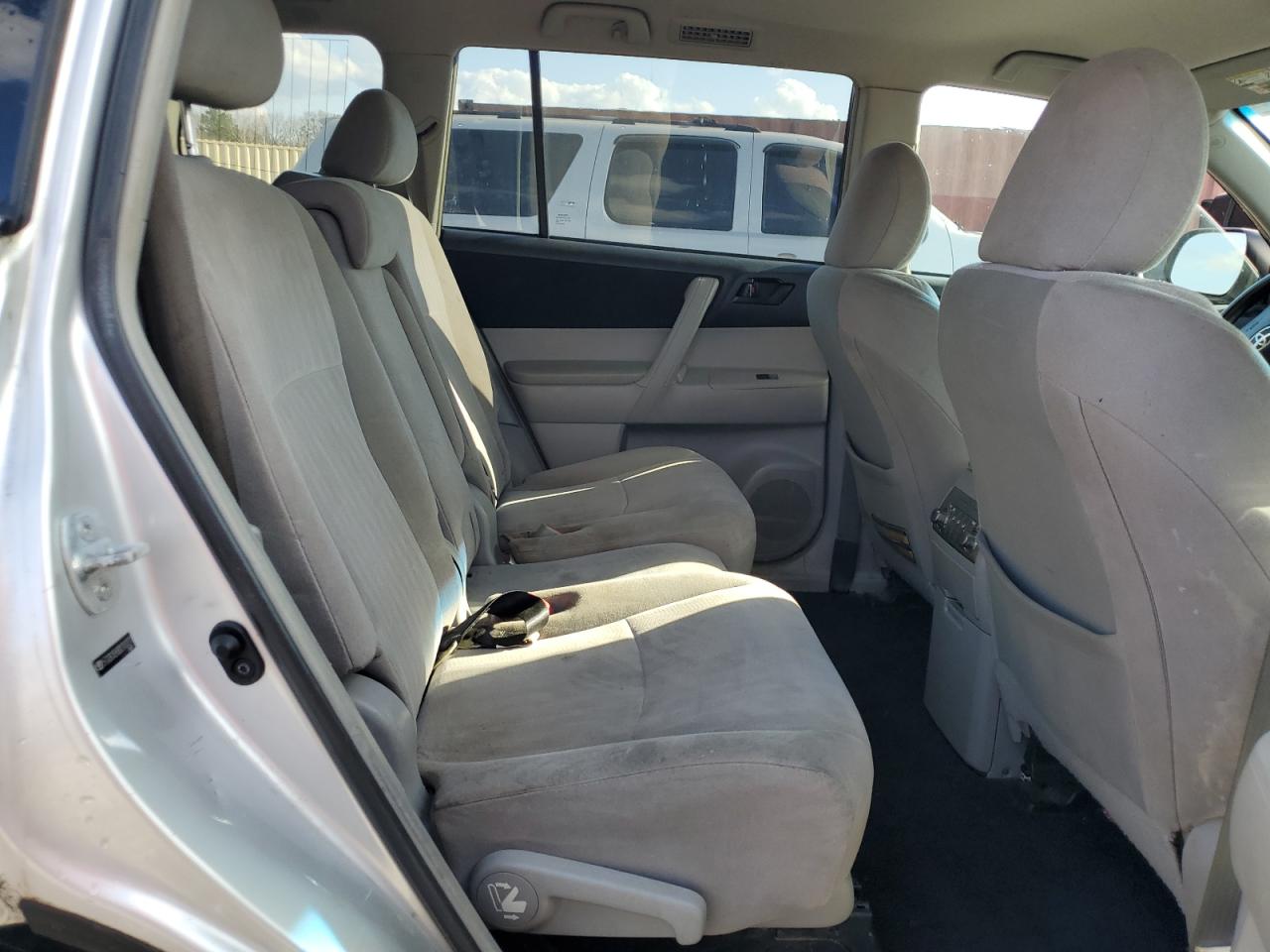 2013 Toyota Highlander - Image 11