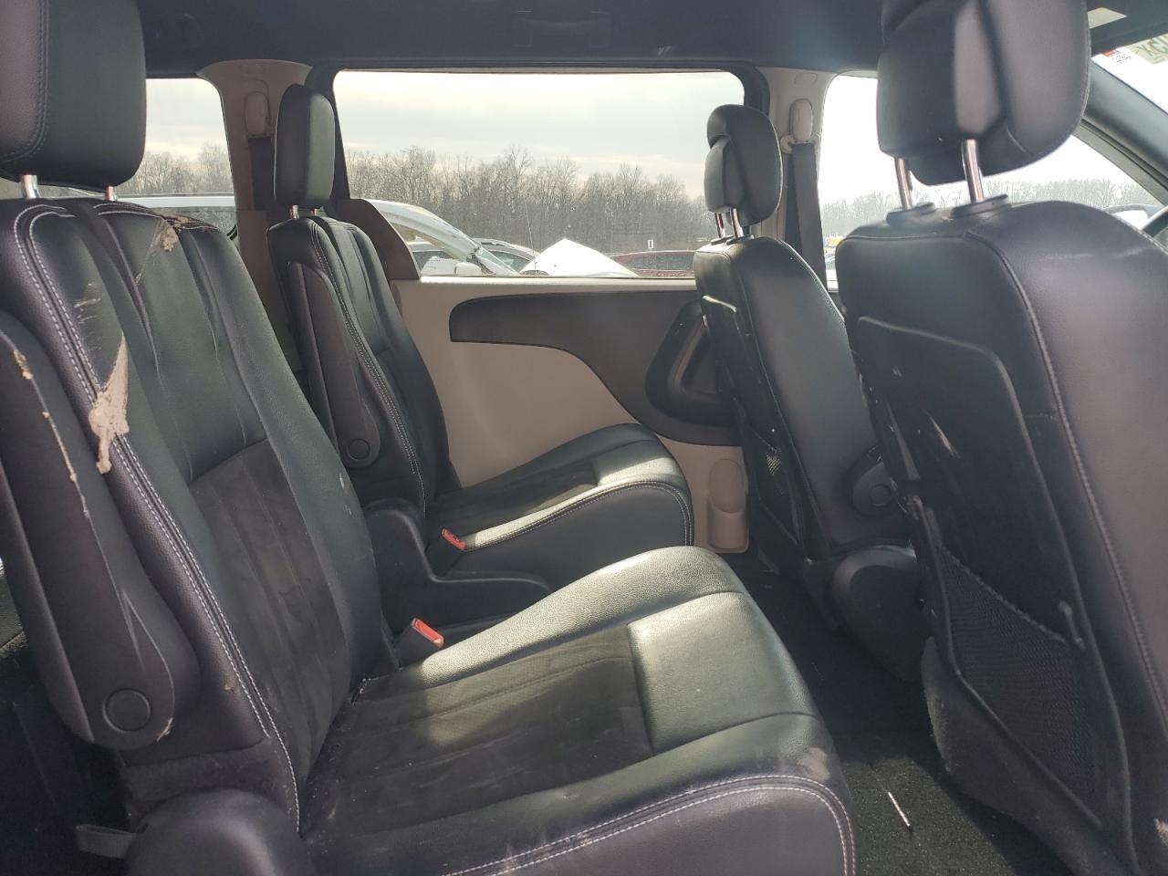 2019 Dodge Caravan - Image 12