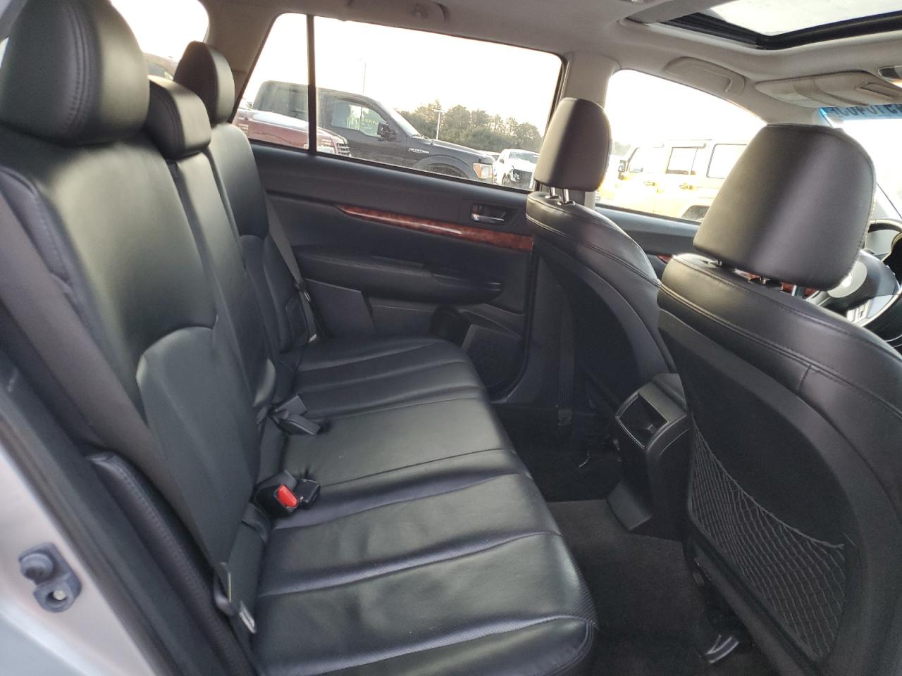2012 Subaru Outback - Image 12