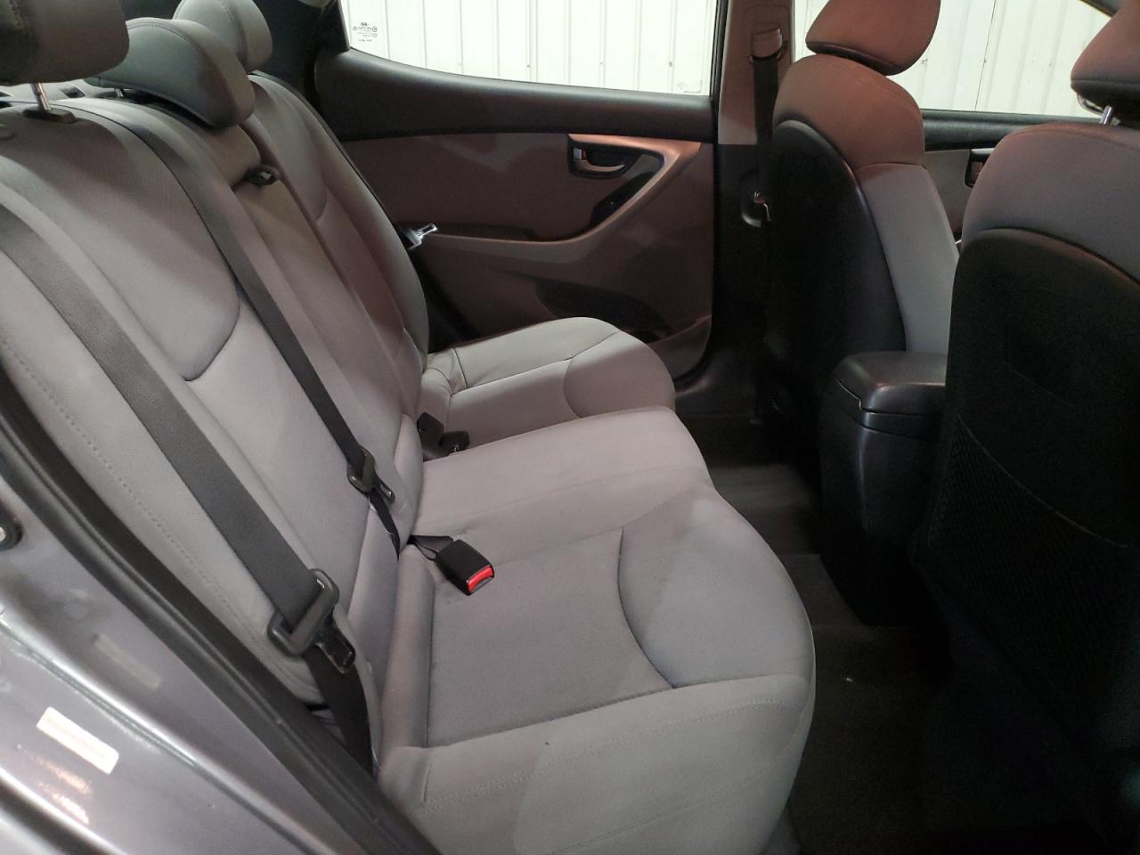 2012 Hyundai Elantra - Image 10