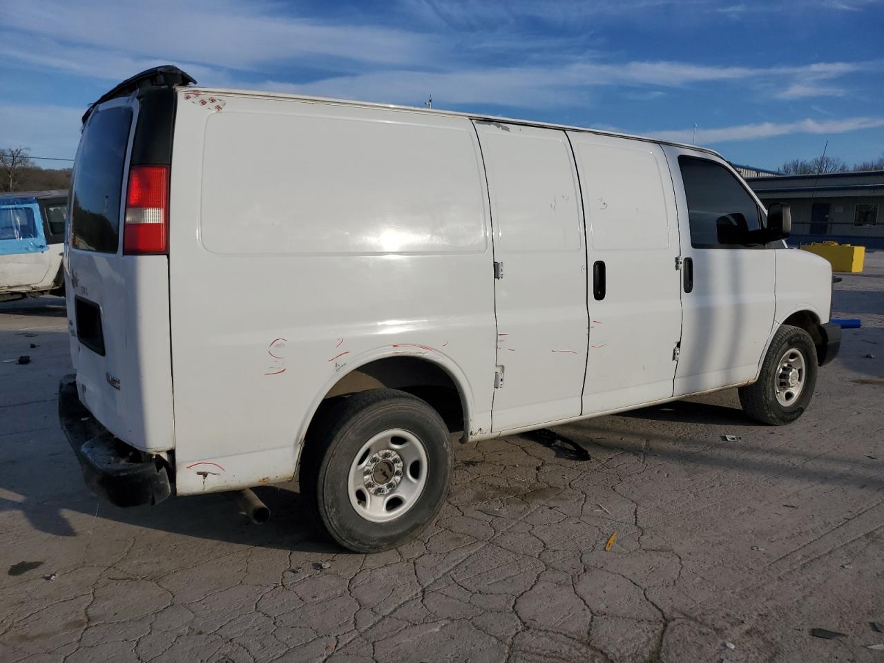 2011 GMC Savana - Image 3