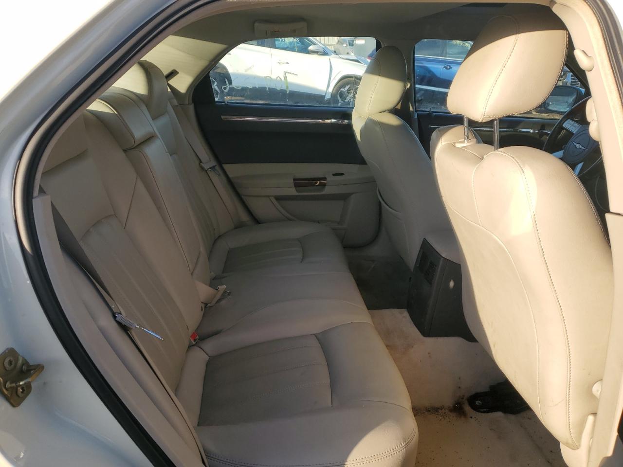 2005 Chrysler 300 - Image 10