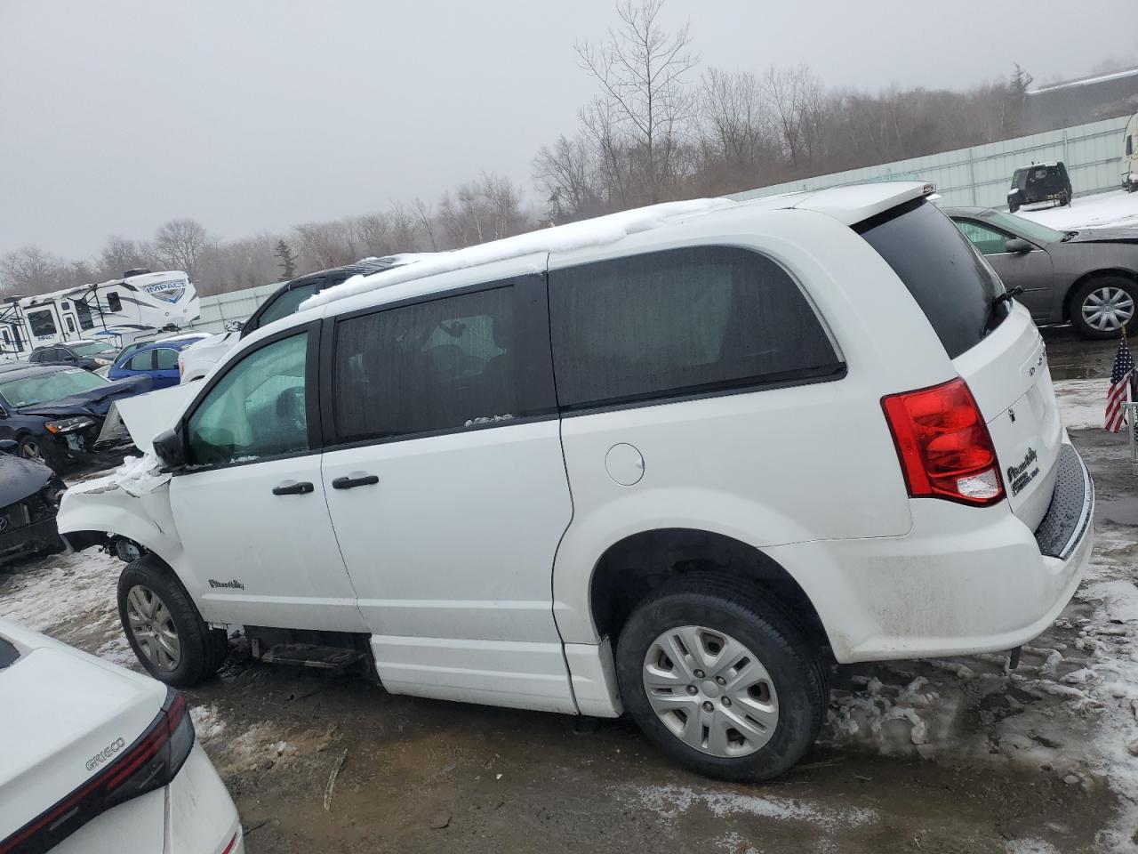 2019 Dodge Caravan - Image 2