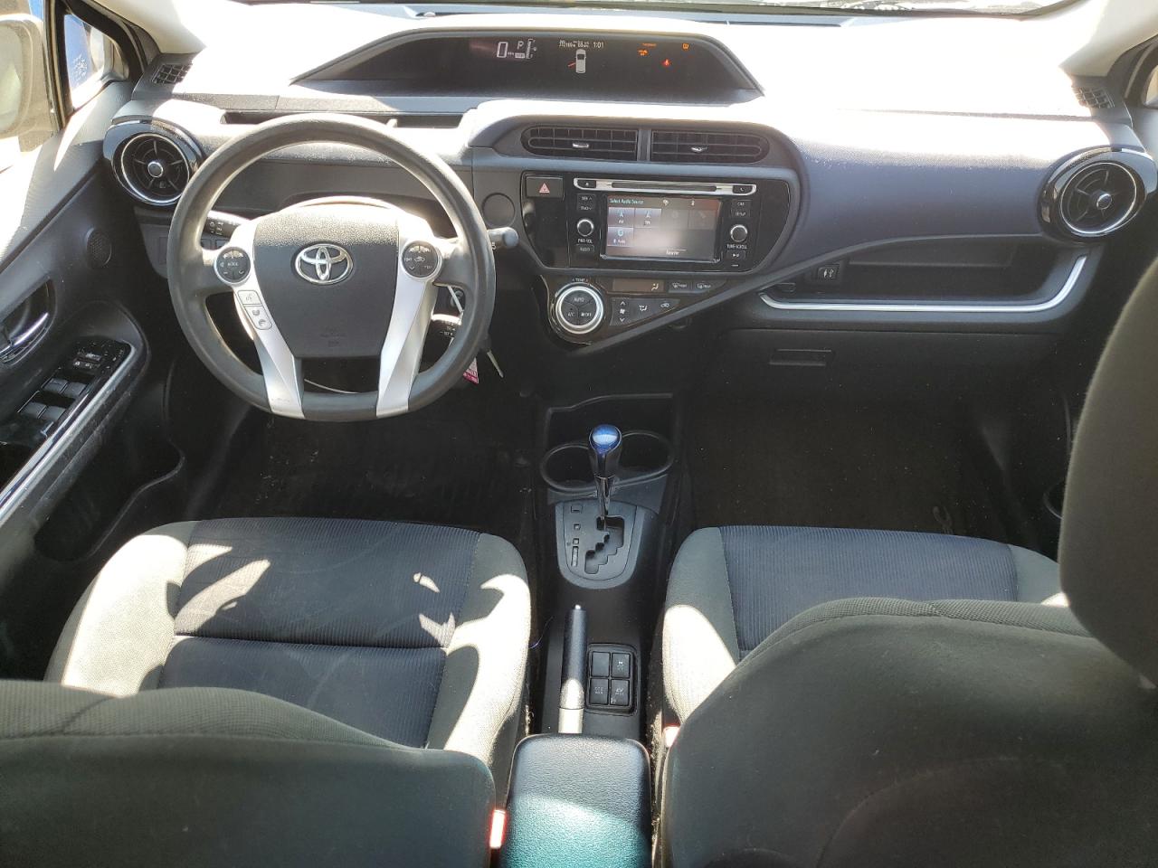 2015 Toyota Prius - Image 8