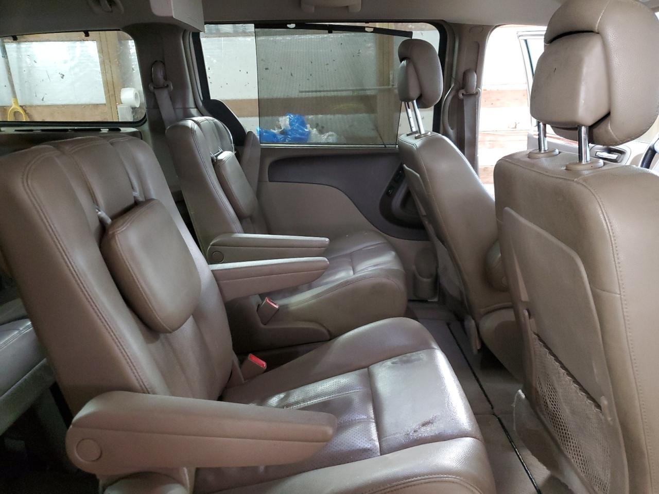 2012 Chrysler Town & Country - Image 11