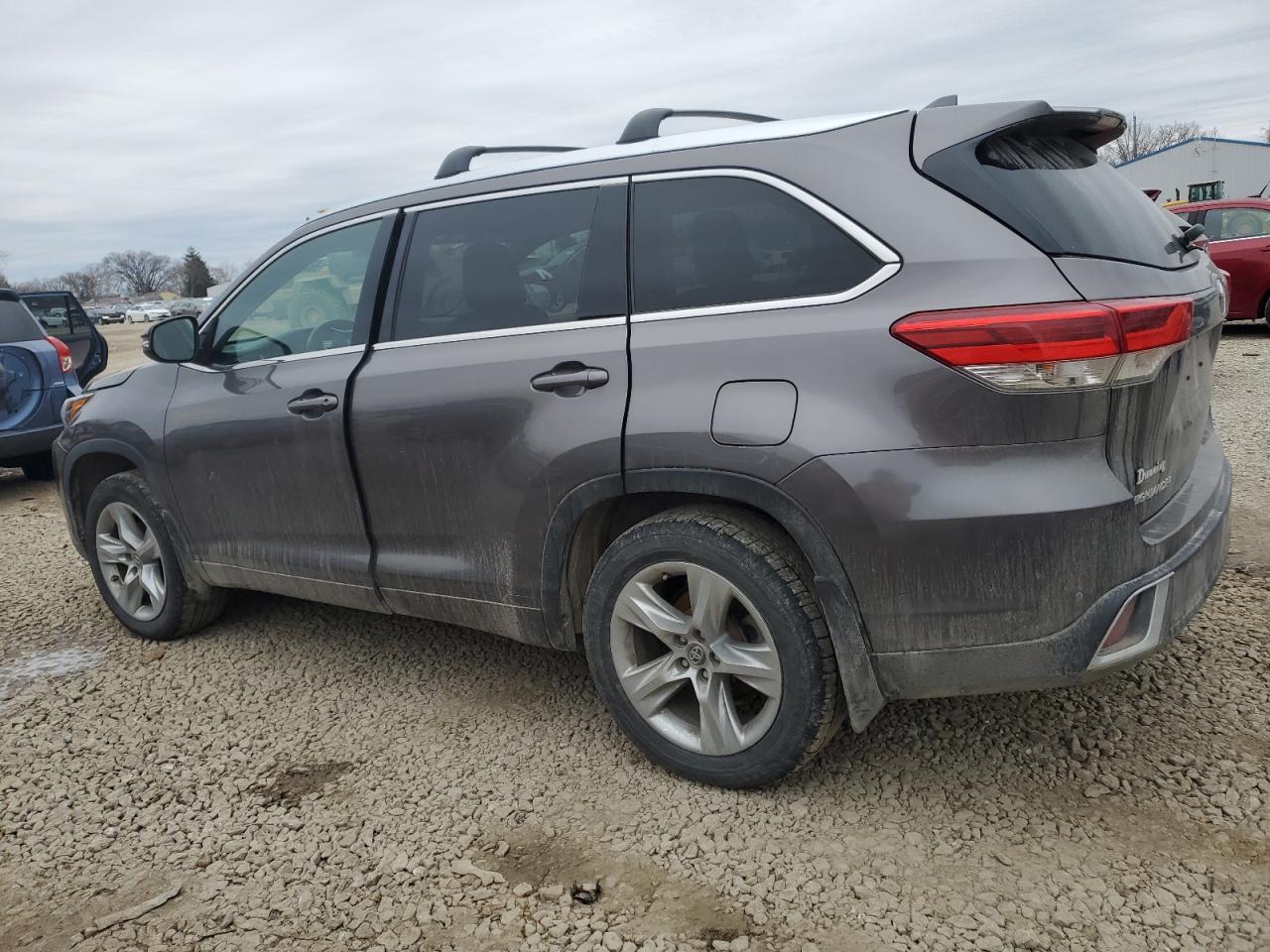 2017 Toyota Highlander - Image 2