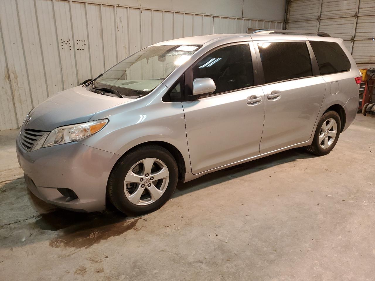 2016 Toyota Sienna - Image 1