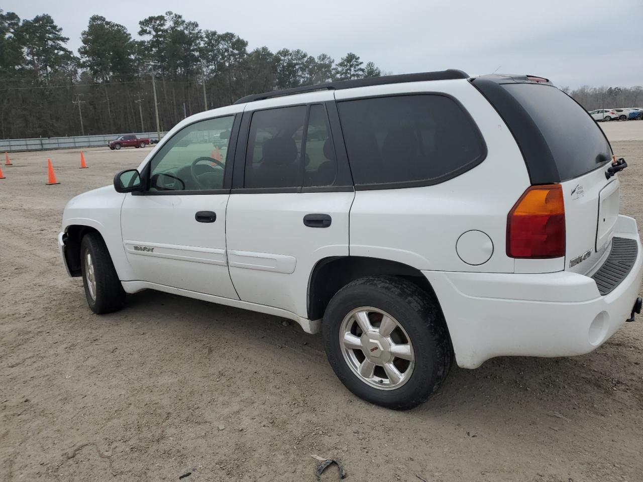 2004 GMC Envoy - Image 2