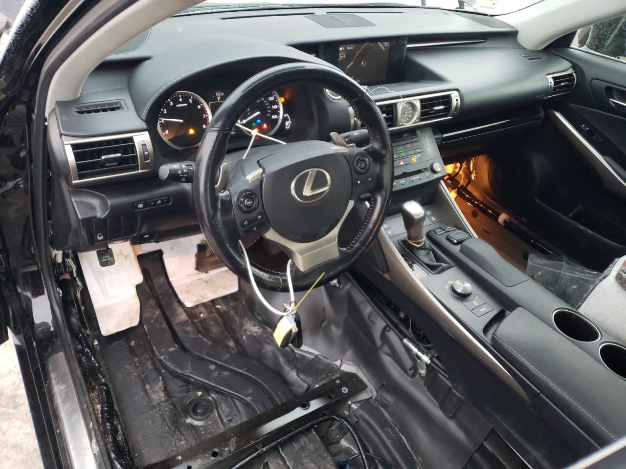 2015 Lexus IS - Image 8