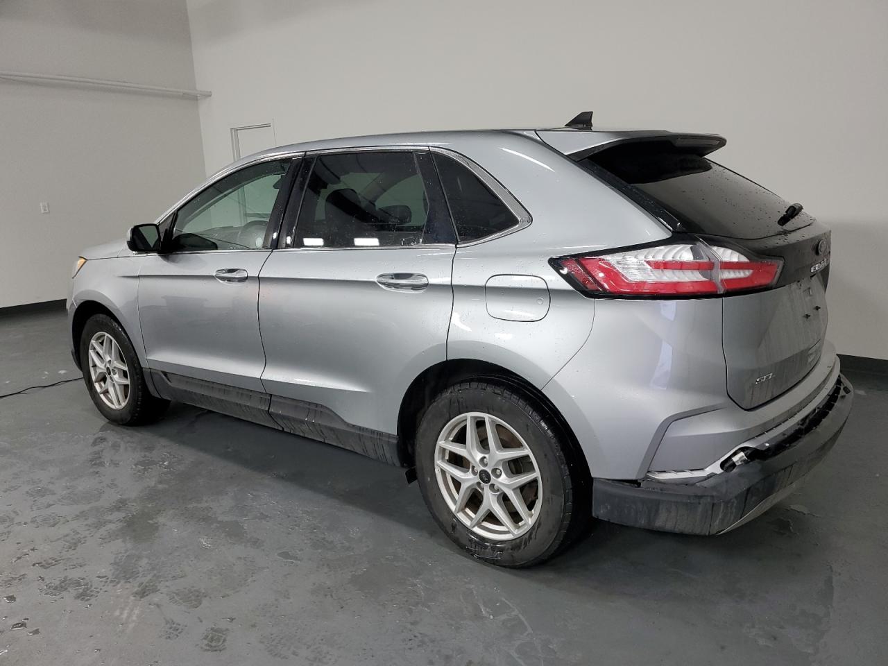 2023 Ford Edge - Image 2