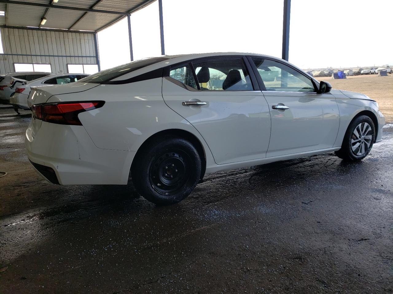 2024 Nissan Altima - Image 3