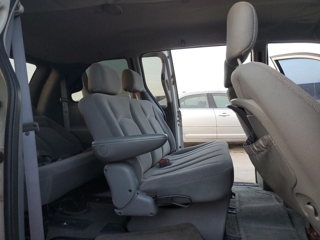 2006 Chrysler Town & Country - Image 11