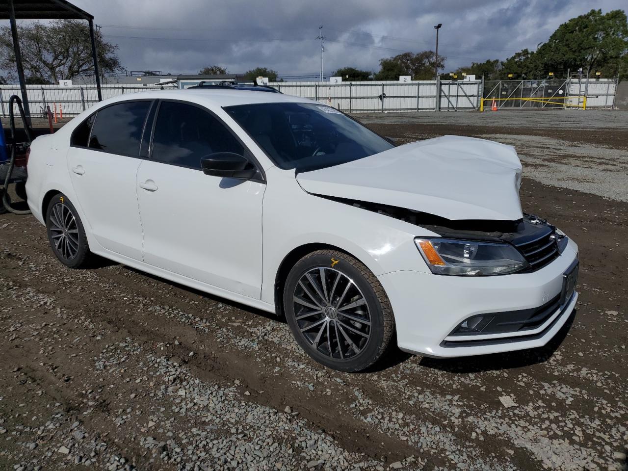 2016 Volkswagen Jetta - Image 4