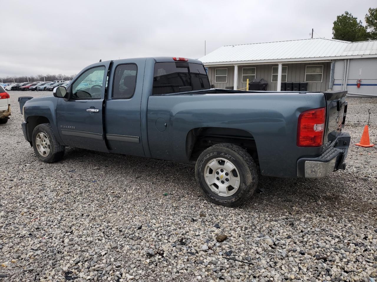 2011 Chevrolet Silverado - Image 2