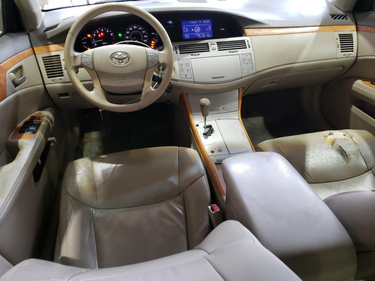 2005 Toyota Avalon - Image 8