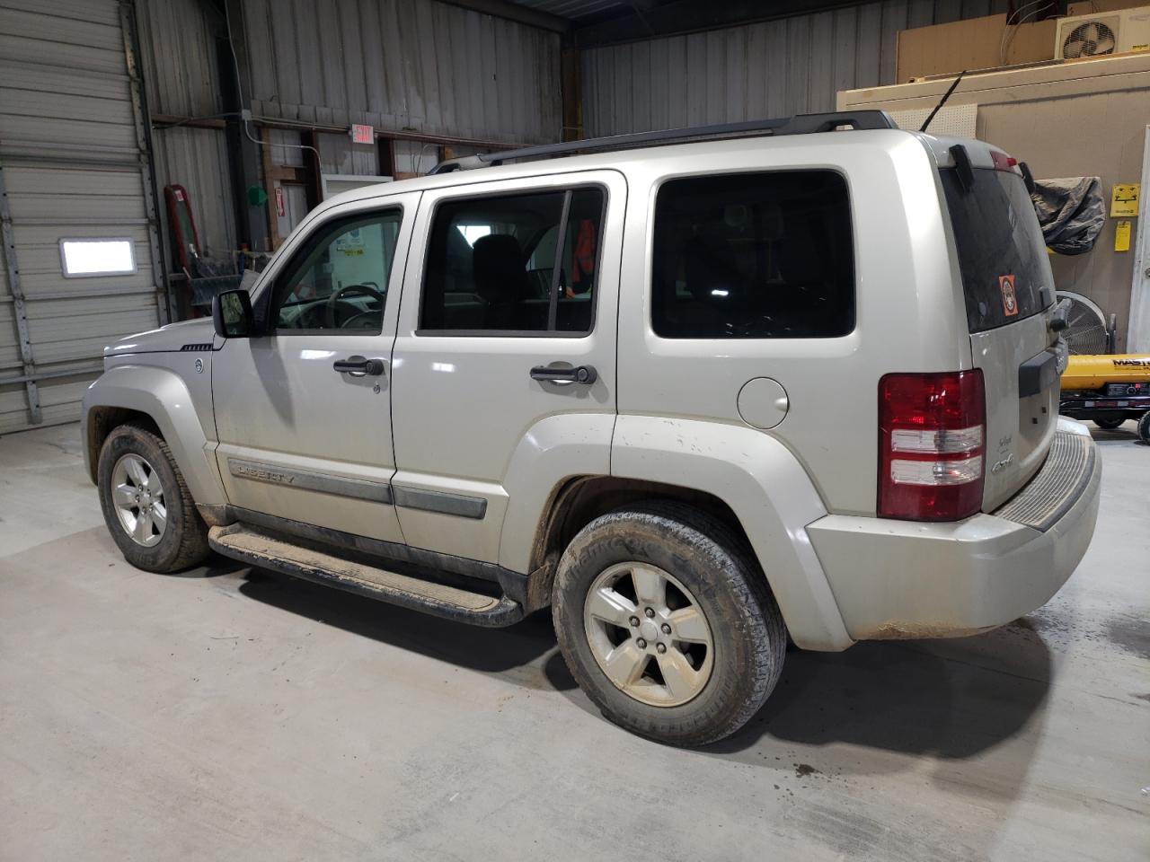 2009 Jeep Liberty (North America) - Image 2
