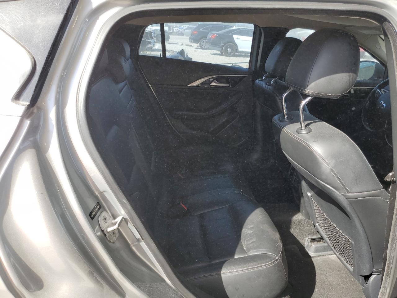 2017 Infiniti QX30 - Image 10