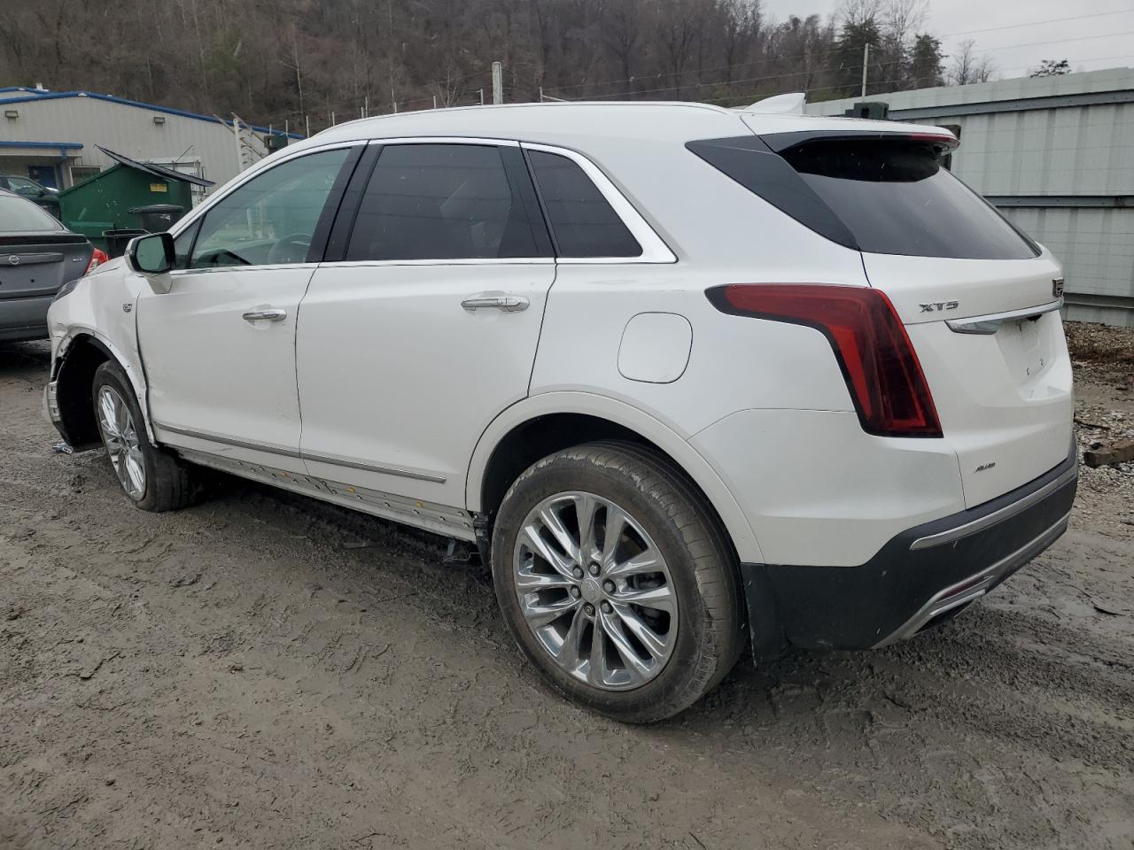 2022 Cadillac XT5 - Image 2