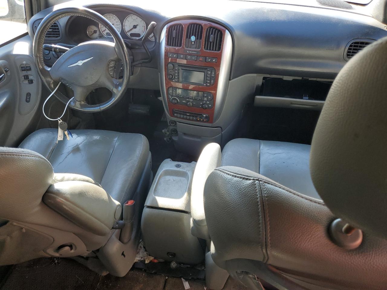 2005 Chrysler Town & Country - Image 8