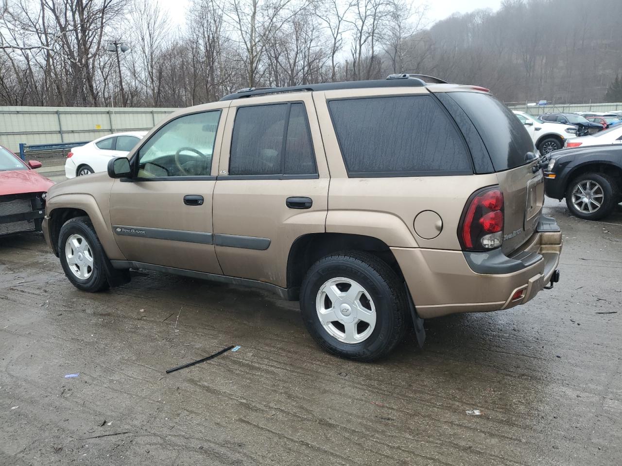 2003 Chevrolet TrailBlazer - Image 2