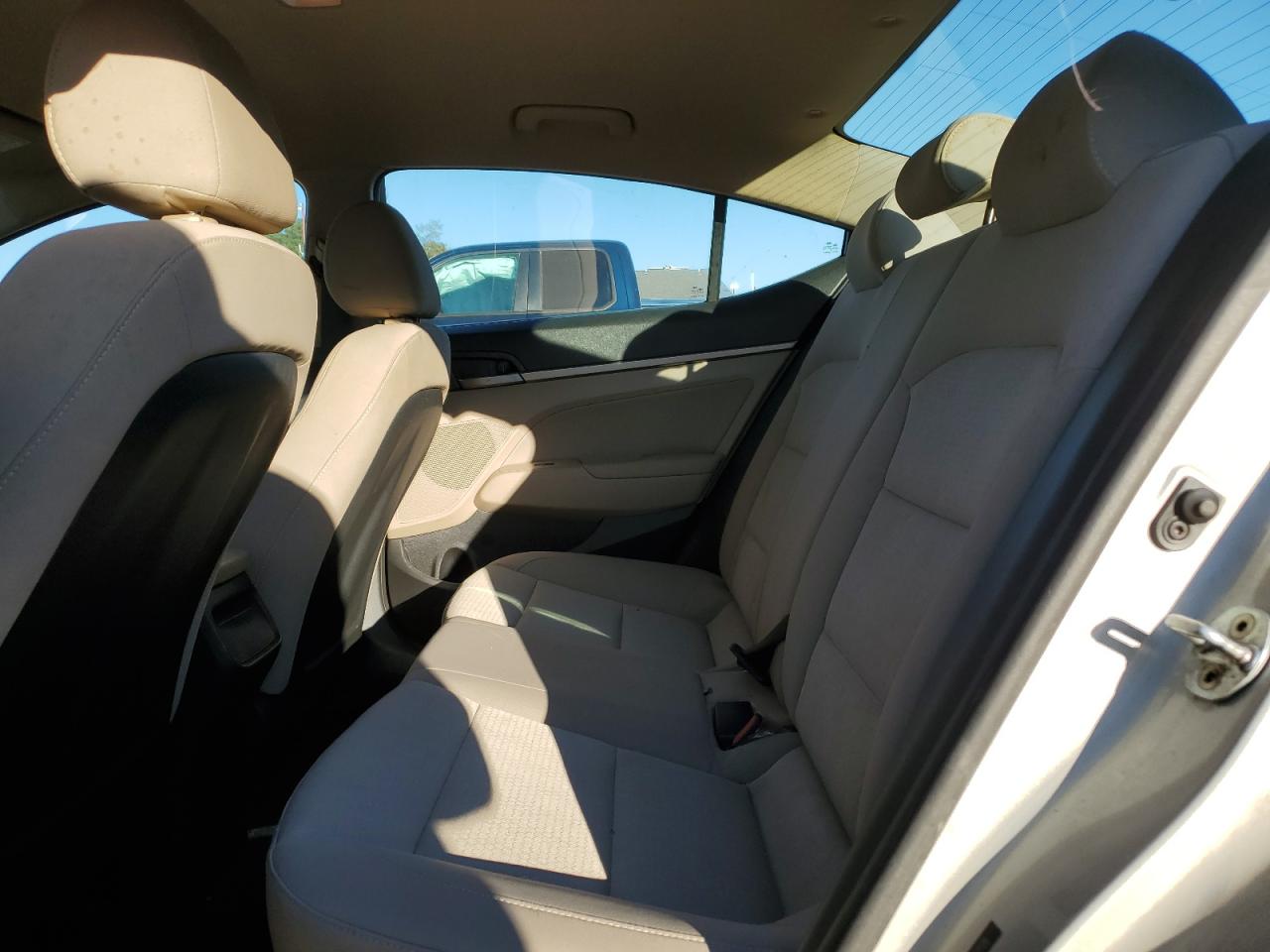 2017 Hyundai Elantra - Image 10