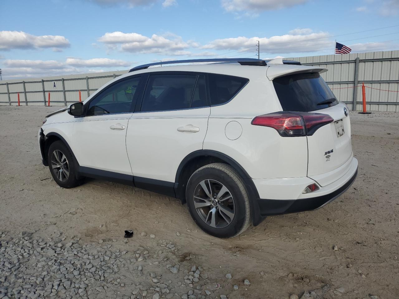2017 Toyota RAV 4 - Image 2