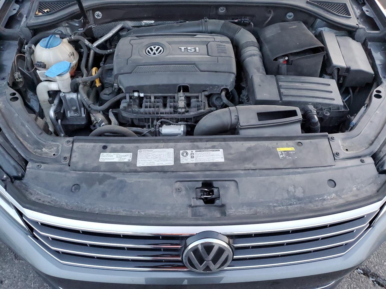 2017 Volkswagen Passat - Image 11