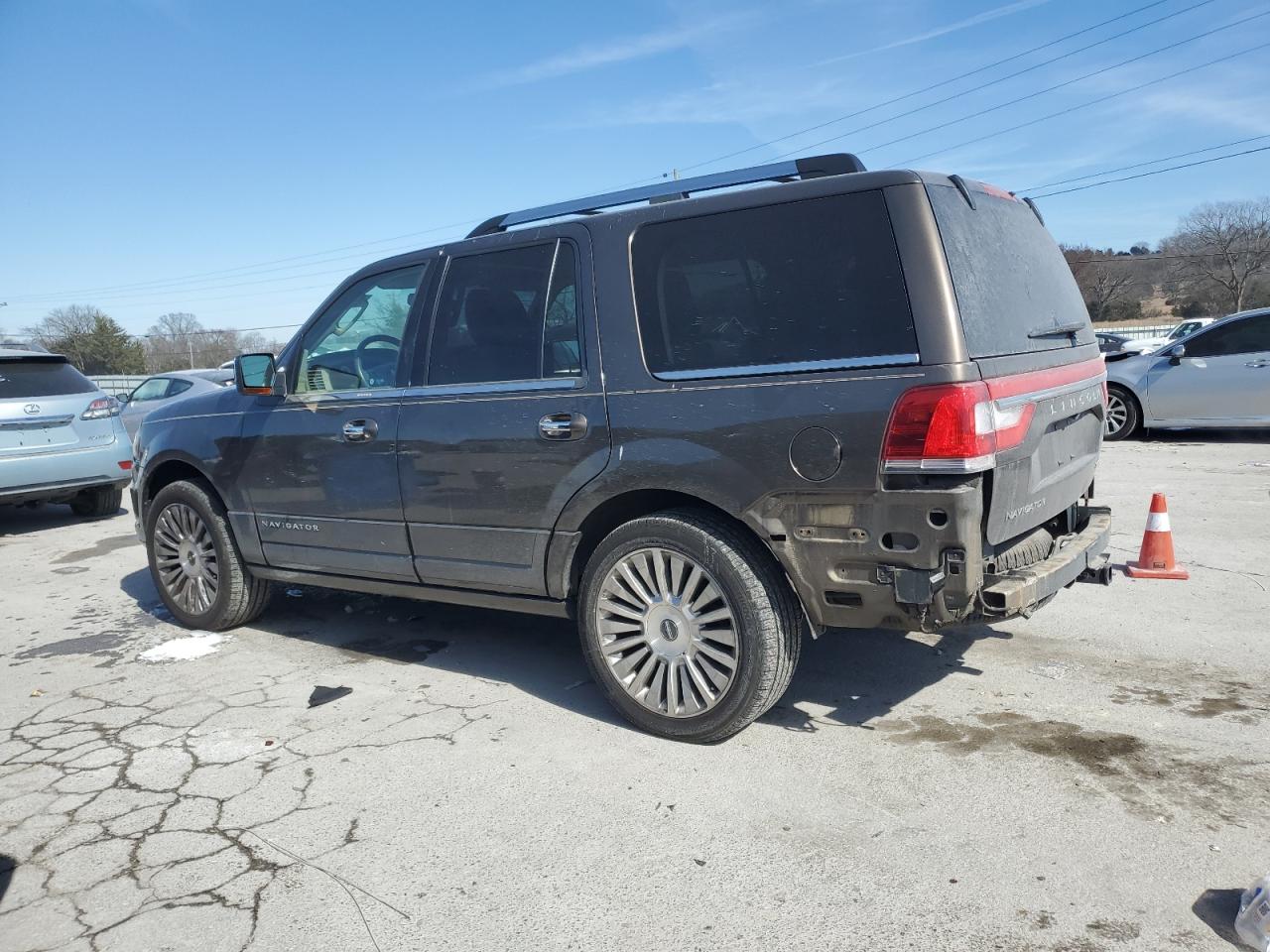 2016 Lincoln Navigator - Image 2