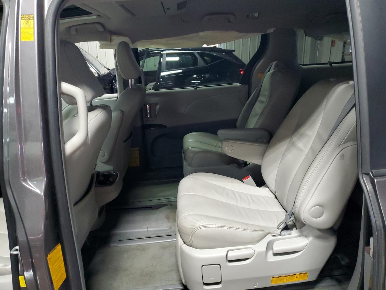 2013 Toyota Sienna - Image 12