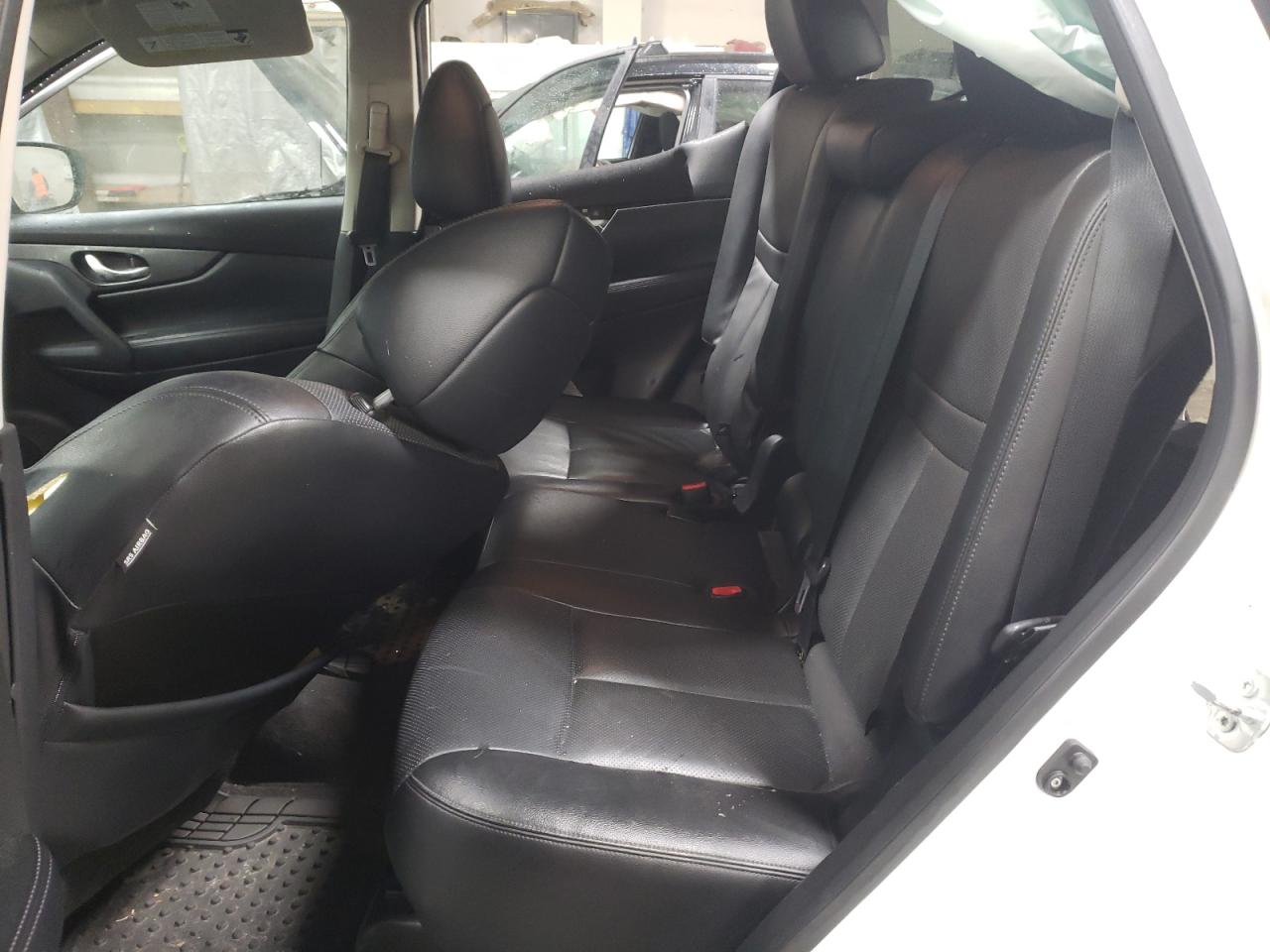 2015 Nissan Rogue - Image 10