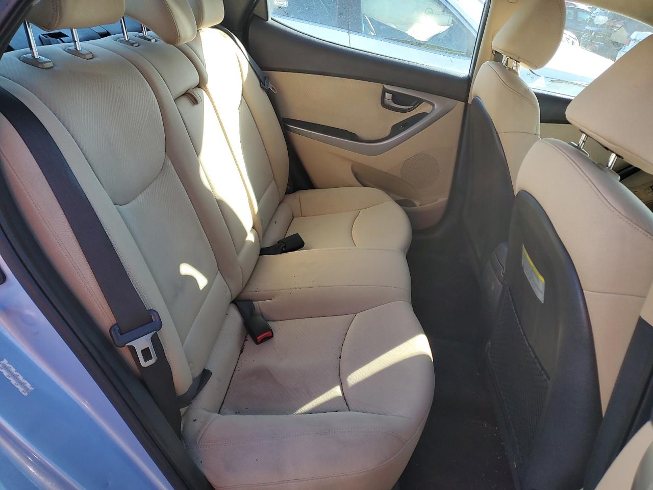 2012 Hyundai Elantra - Image 10