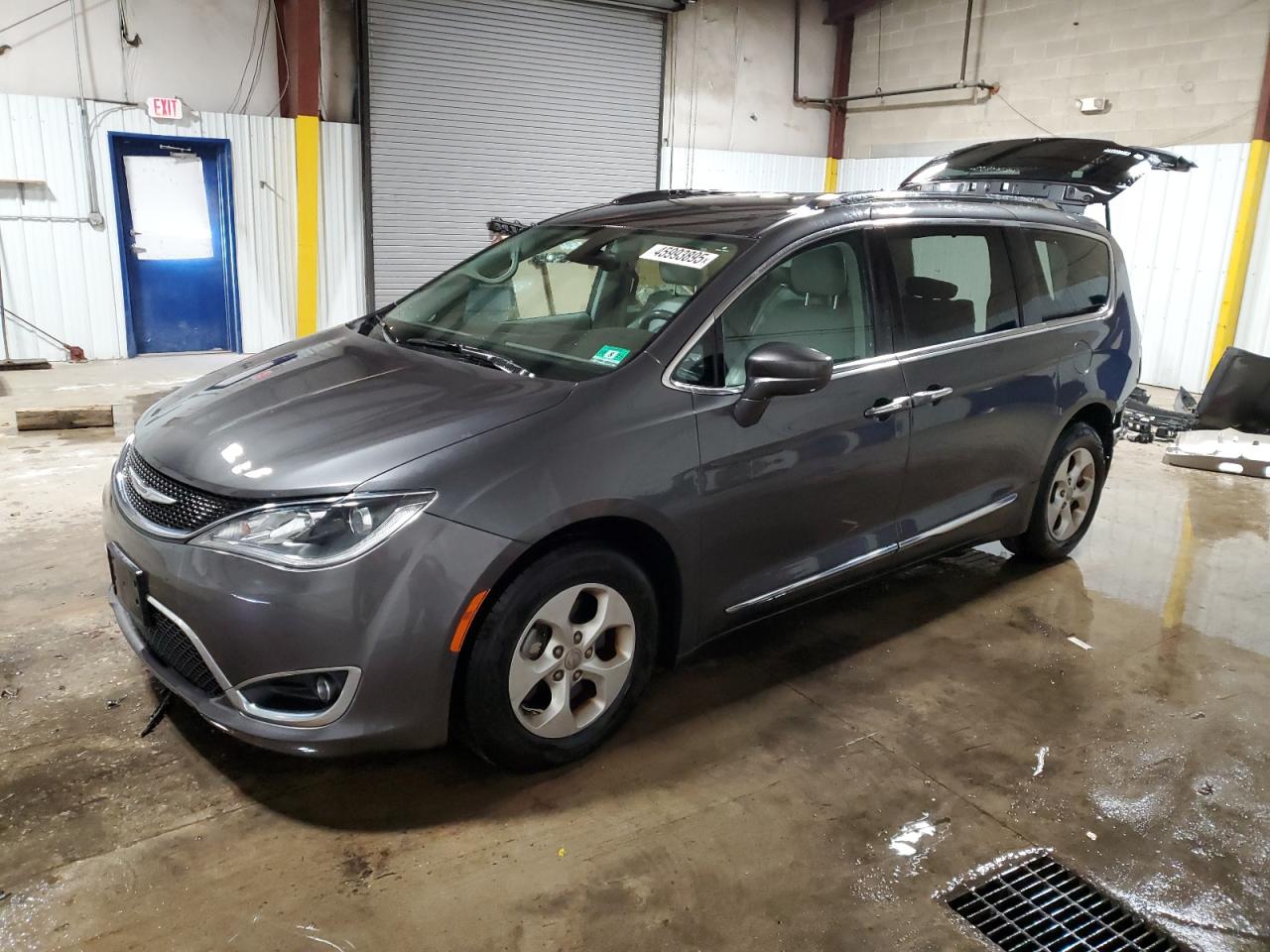 2017 Chrysler Pacifica - Image 1