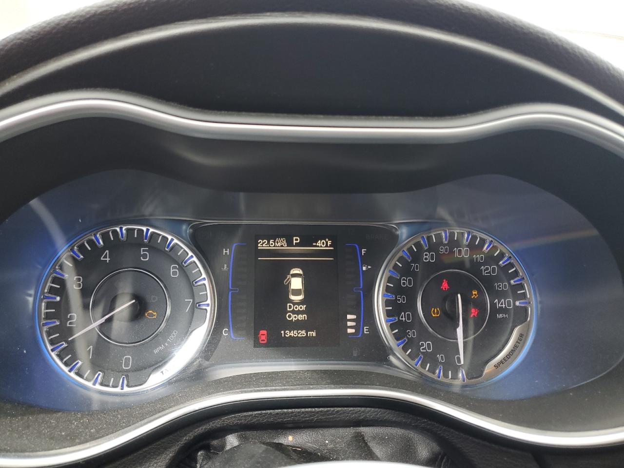 2015 Chrysler 200 - Image 9