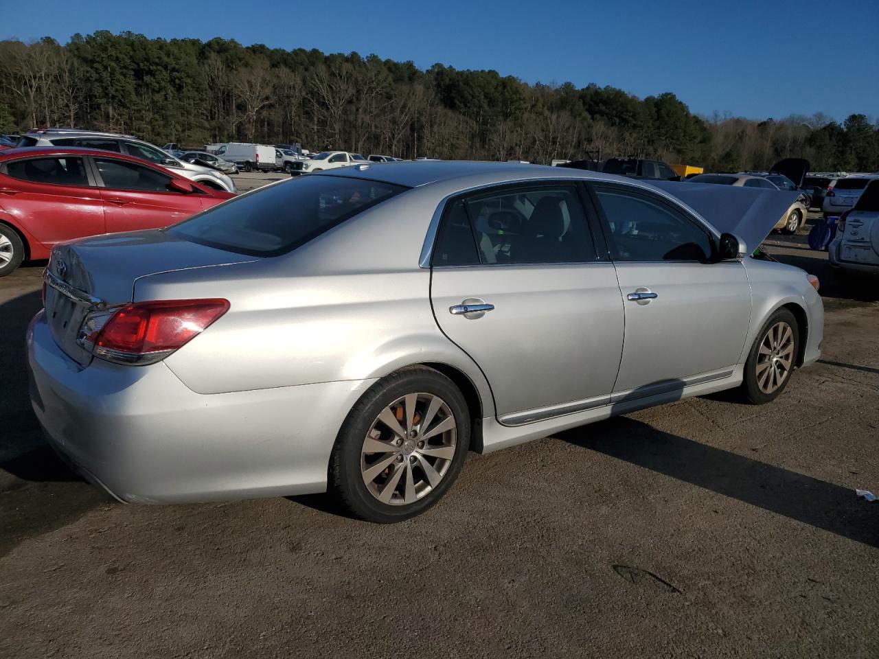 2011 Toyota Avalon - Image 3