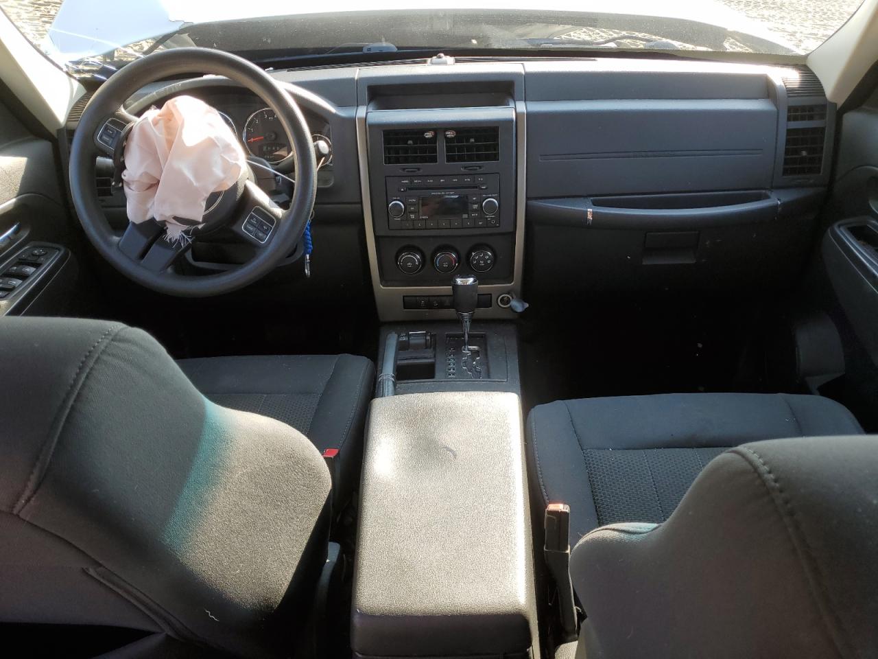 2012 Jeep Liberty (North America) - Image 8