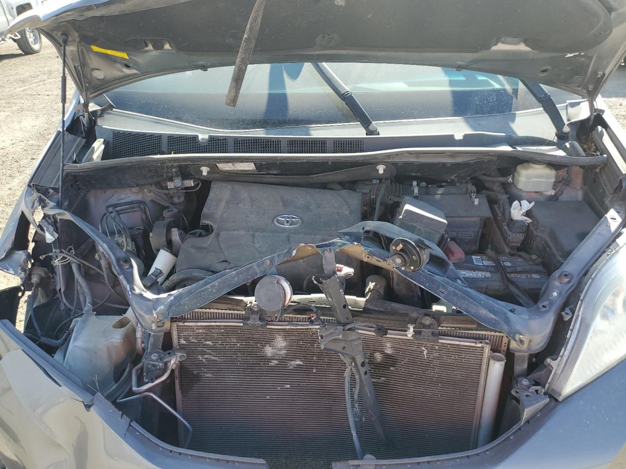 2016 Toyota Sienna - Image 14