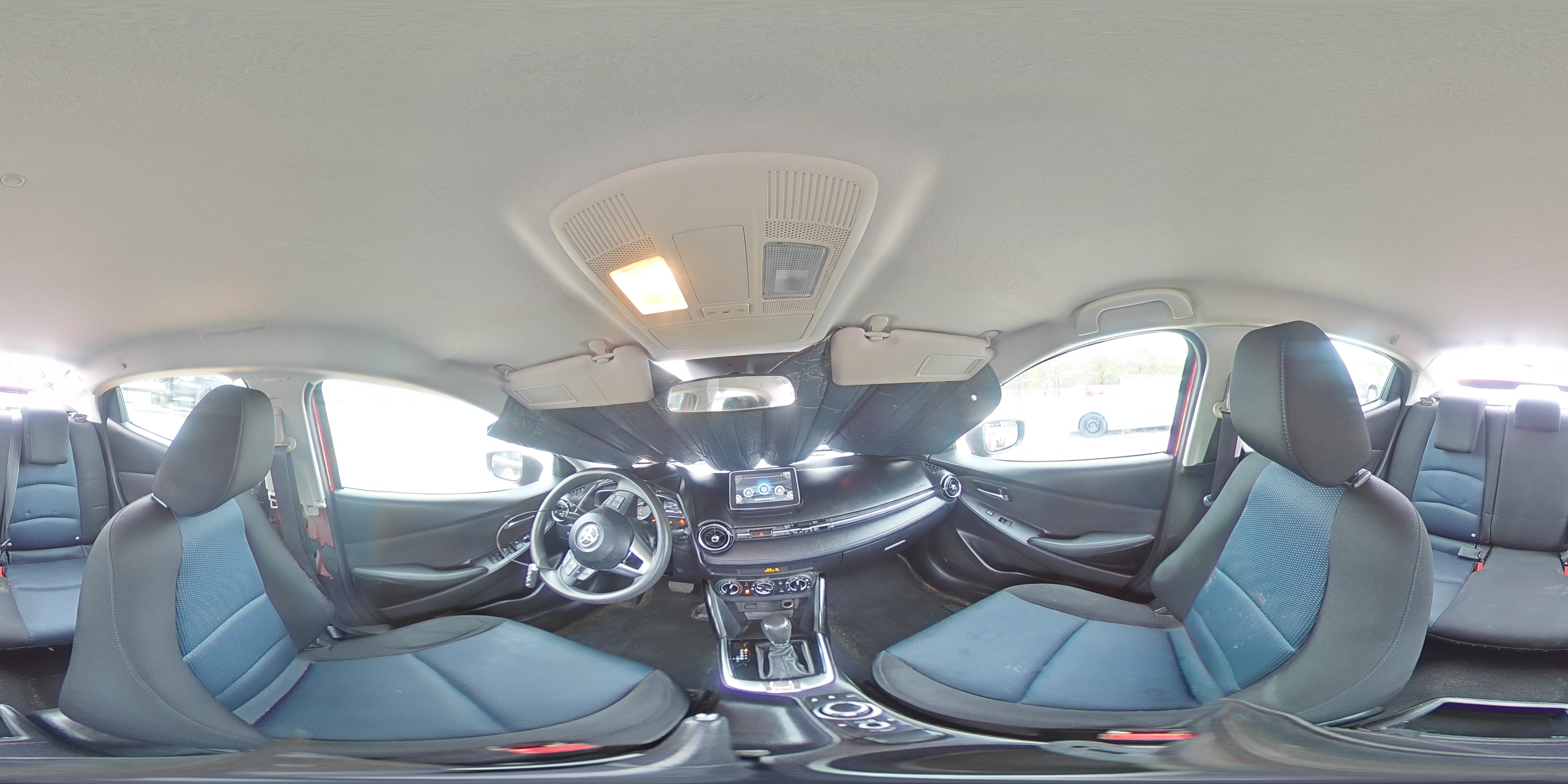 2018 Toyota Yaris - Image 15
