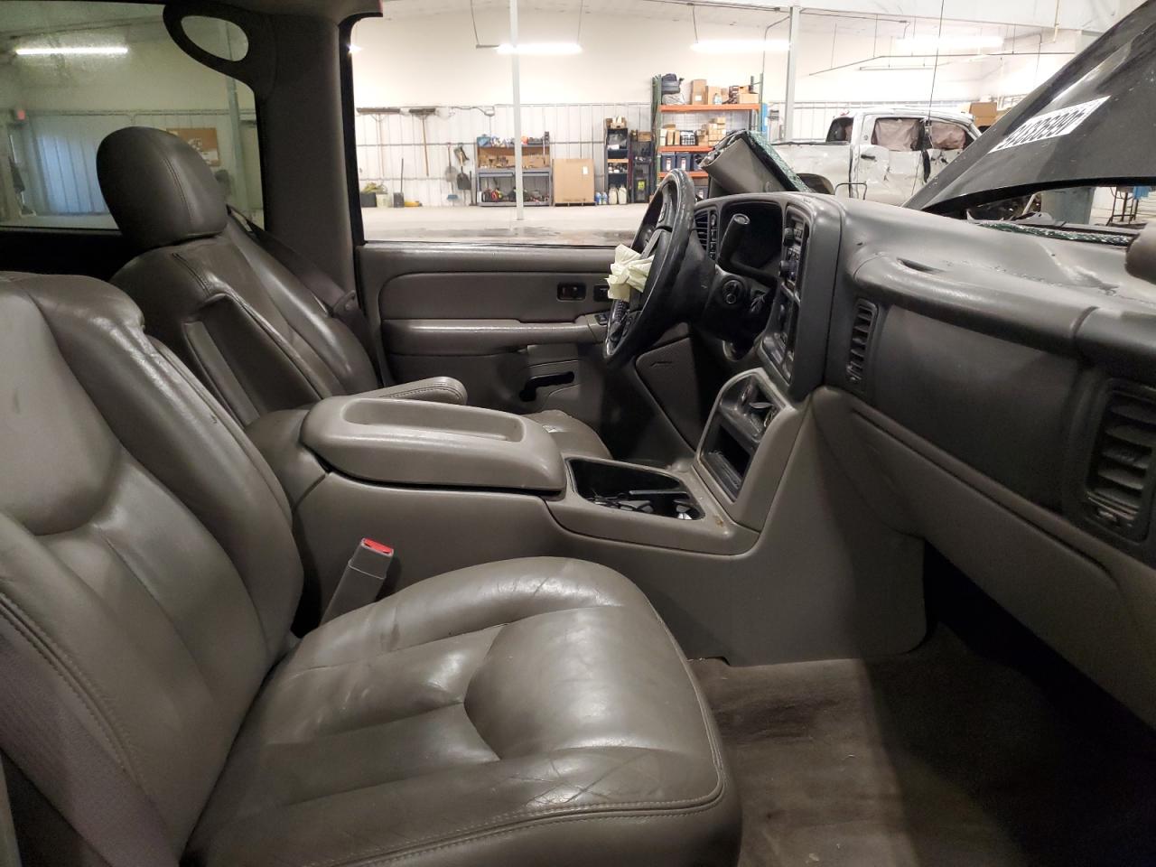 2005 Chevrolet Avalanche - Image 7