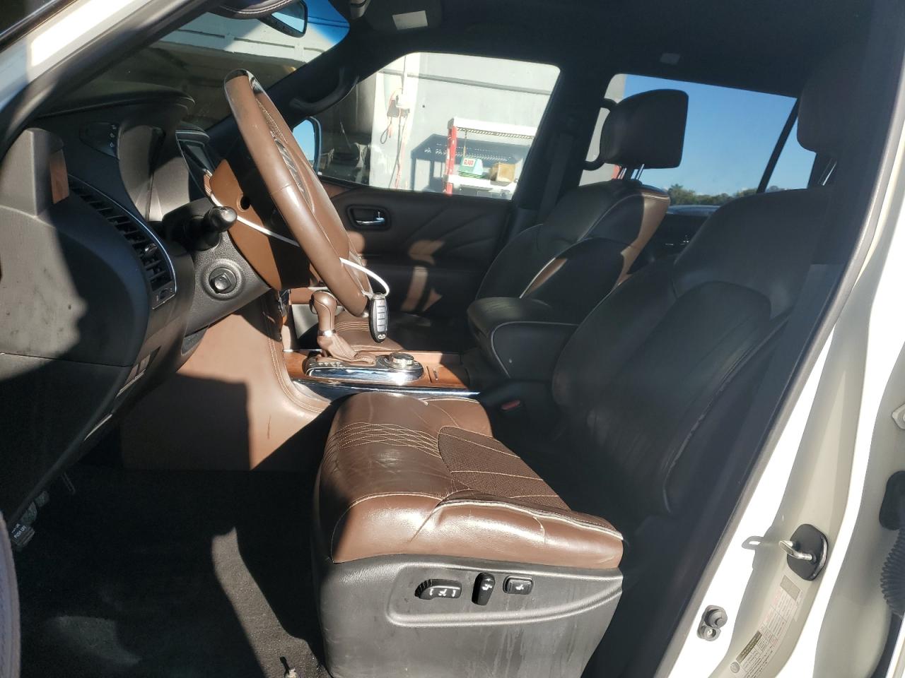 2015 Infiniti QX80 - Image 7